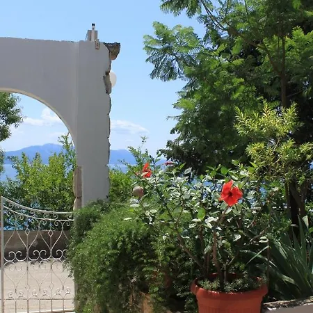 Apartments By The Sea Brist, Makarska - 505
